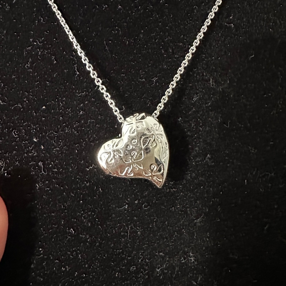 Elegant SWAROVSKI Silver Heart Necklace and Earring Set - Picture 3 of 5